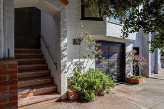 Building Photo - 214 Cotter St