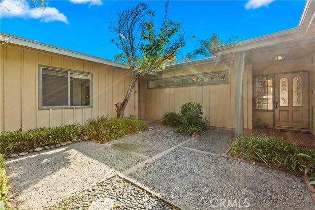 Building Photo - 1136 Highland Oaks Dr