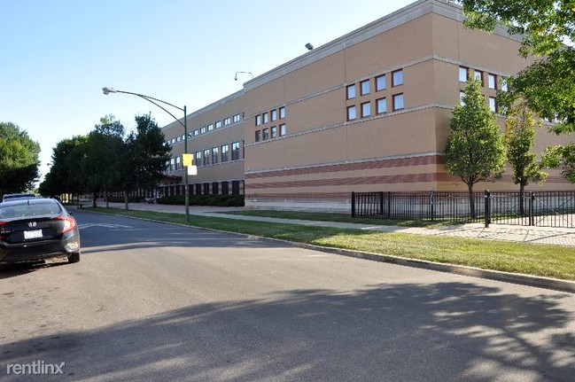 Building Photo - 2 br, 1 bath Apartment - 8344 S Mackinaw Ave