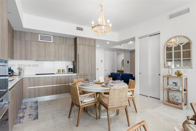 Foto del edificio - 17550 Collins Ave