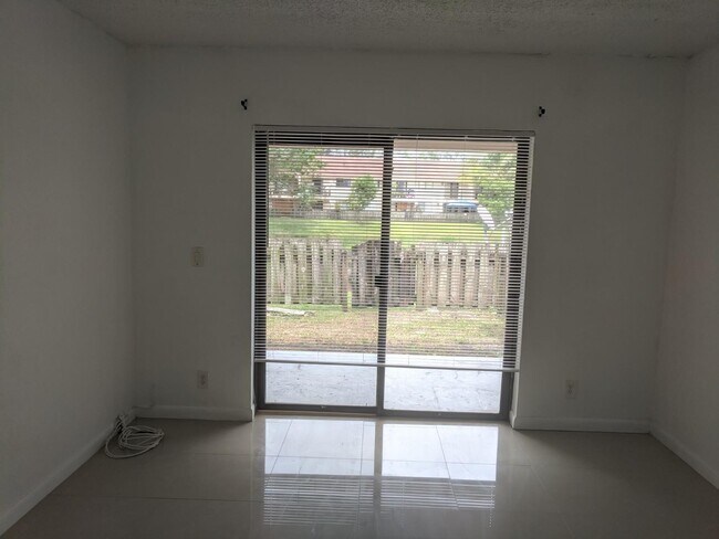 Foto del edificio - 100 Nottingham Cir