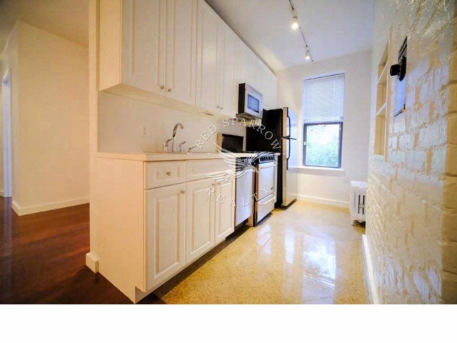 Building Photo - 232 E 77th St