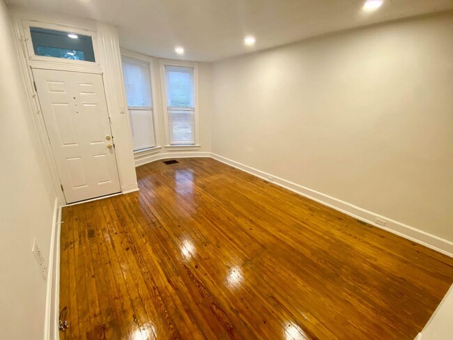Foto del edificio - Beautifully Maintained 2br Hampden Townhom...