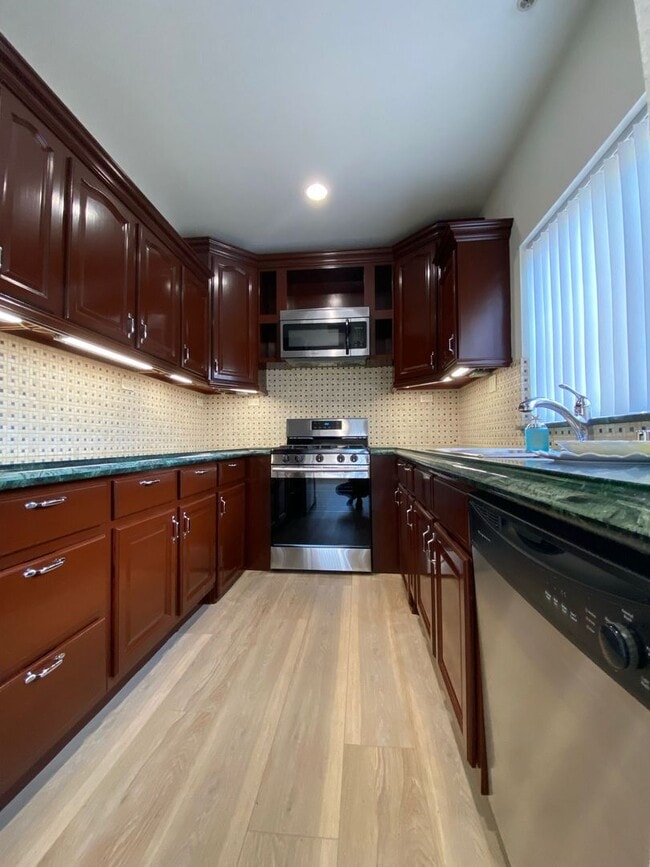 Building Photo - Holt Luxury Investments LLC