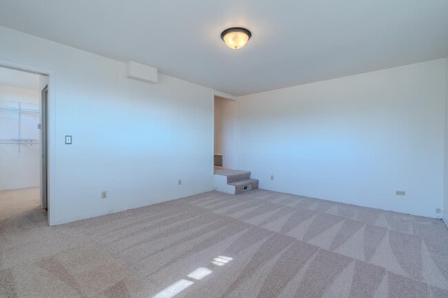 Building Photo - 990 Mirador Terrace