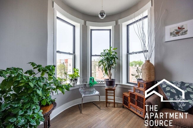 Foto del edificio - 3237 W Armitage Ave