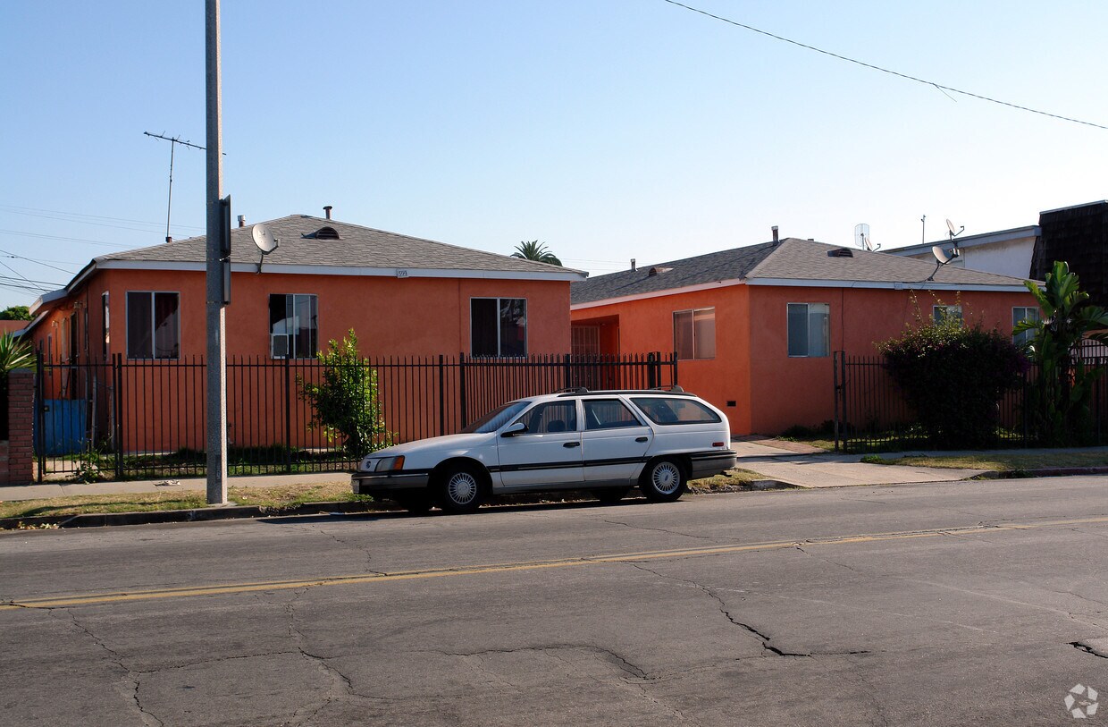 Building Photo - 599-601 Hyde Park Pl