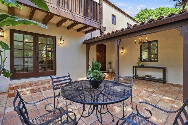 Foto del edificio - Epic custom remodel on this 1930s Spanish-style home near Downtown Willow Glen!
