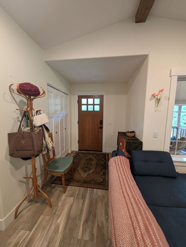 Building Photo - Beautifully Remodeled 3 Bed/2 Bath on Bend...