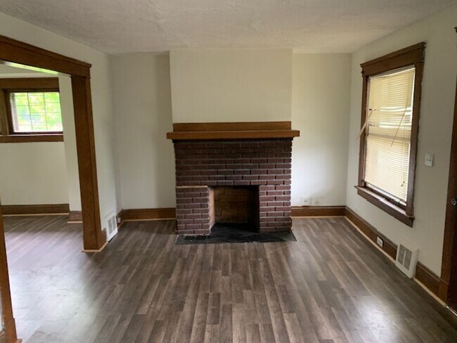 Foto del edificio - Comfortable 3-Bed on E 108th in Union-Miles Park