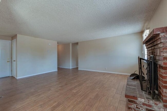 Building Photo - Beautiful Home in Sparks!