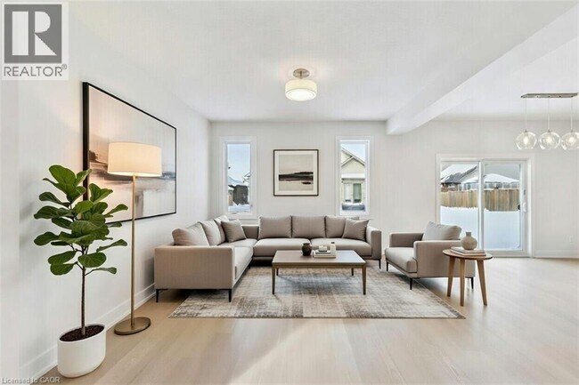 Building Photo - 123 Maple St