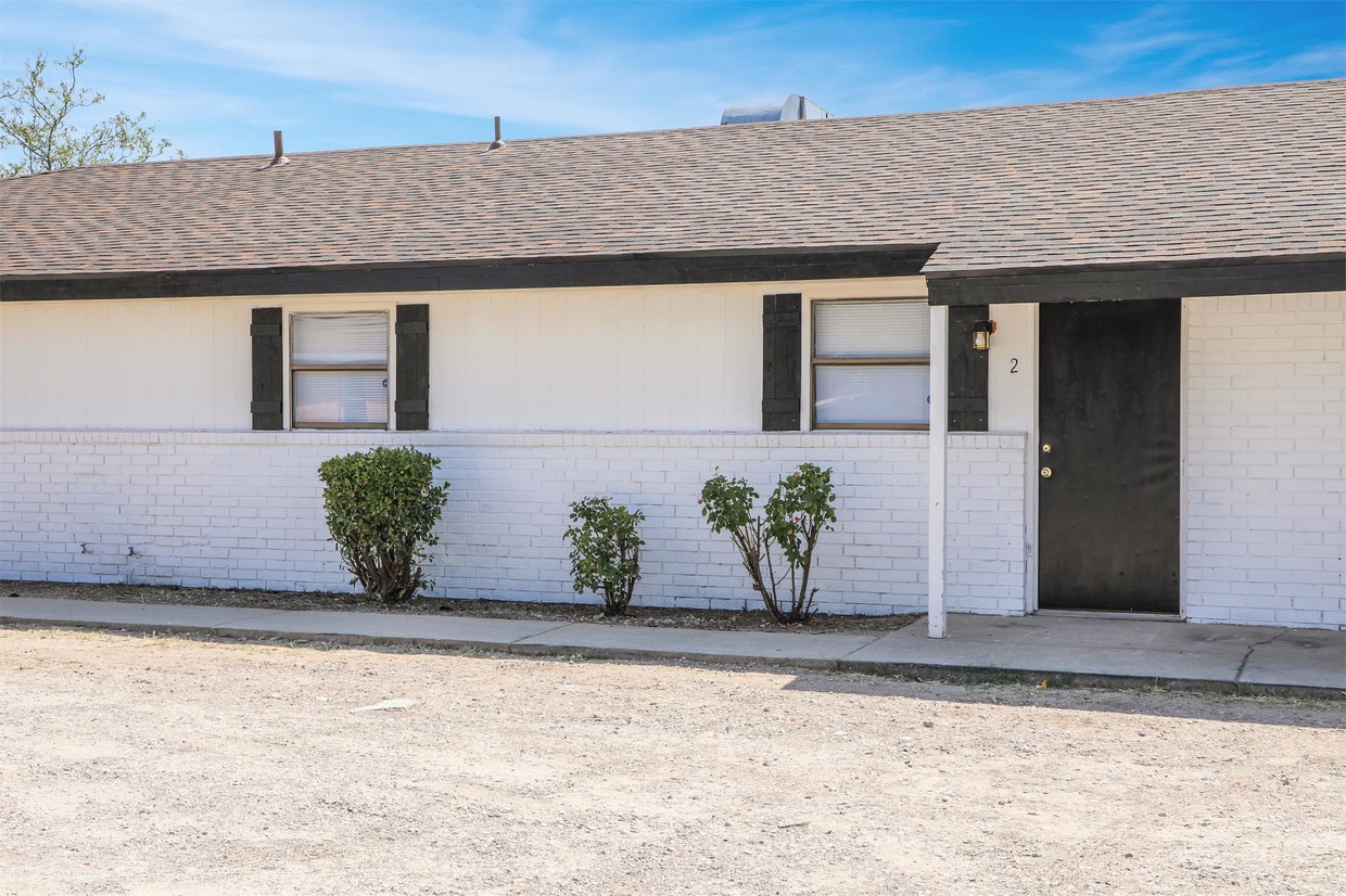 Primary Photo - 105 E Wolfcamp Dr