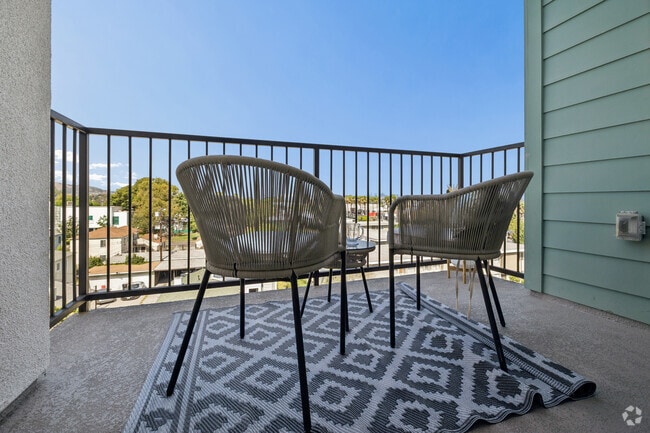 2BR, 2BA - 966SF - View - 3518 Chesapeake Ave., Los Angeles, CA 90016
