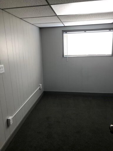 Building Photo - 1506 W Windlake Ave
