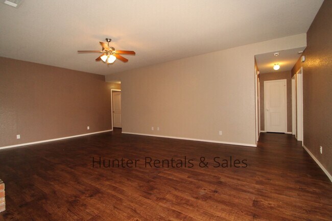 Building Photo - Fabulous Five Bedrooms!