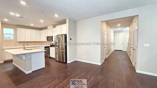 Foto del edificio - 3 bed 2.5 bath Home | Folsom Ranch - Gated Community | Walk to Dining & Coffee
