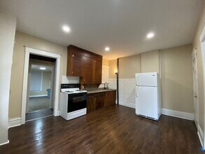 Building Photo - 1938 W 4th St