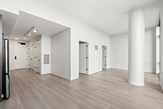 Photo - 355 S Aberdeen St Apartment