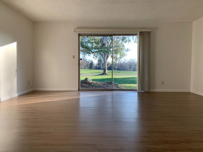 Foto del edificio - 4 bedroom 2 bath 2 car garage in Rocklin