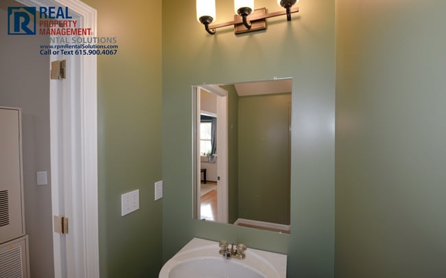 Building Photo - Lovely 2BR/2.5 BA Murfreesboro townhome close to I-24! Washer/dryer included!