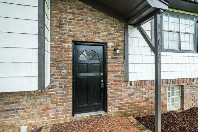 Foto del edificio - Now Leasing! 4-Bedroom Home with Modern Features & Great Layout