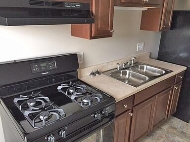 Building Photo - 2843 N Downer Ave