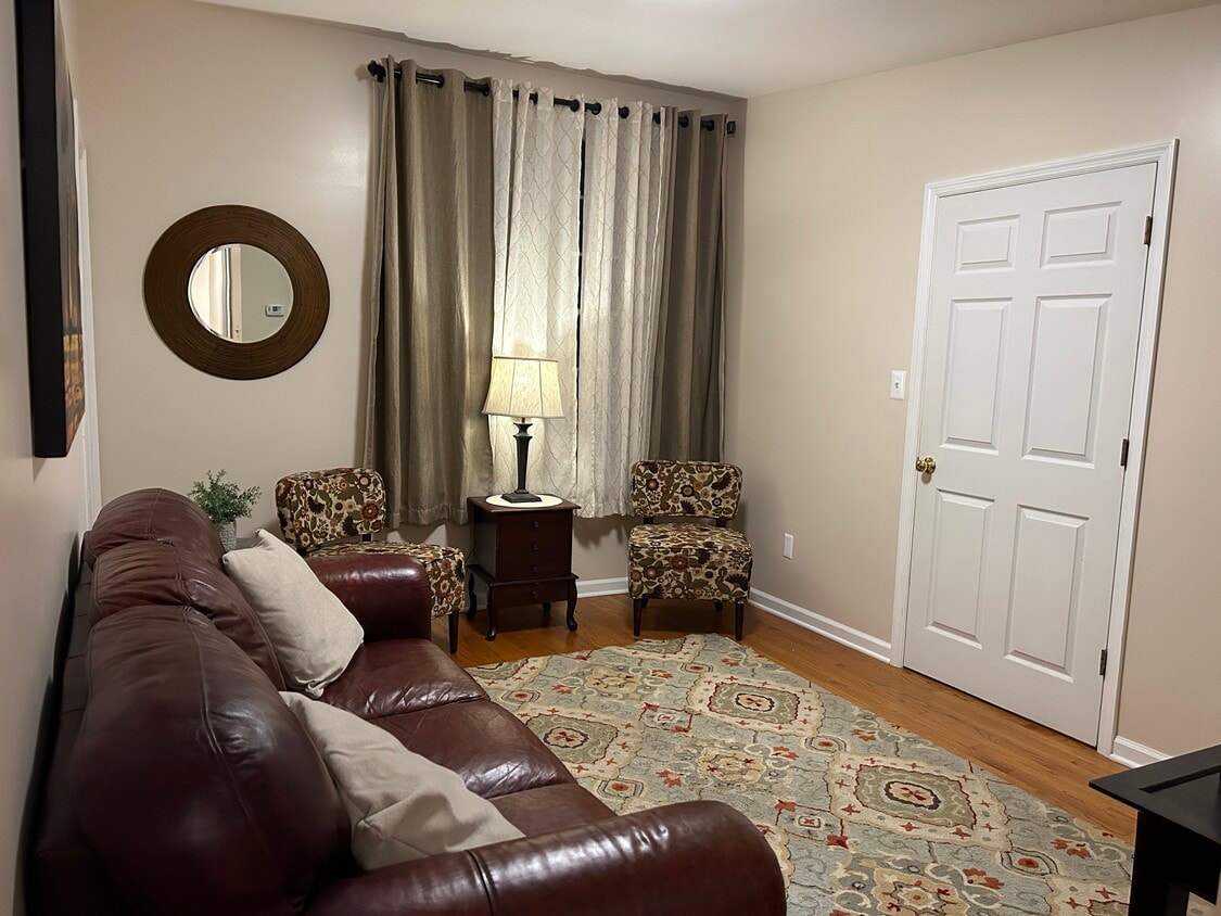 Living room - 277 Snowden Ln