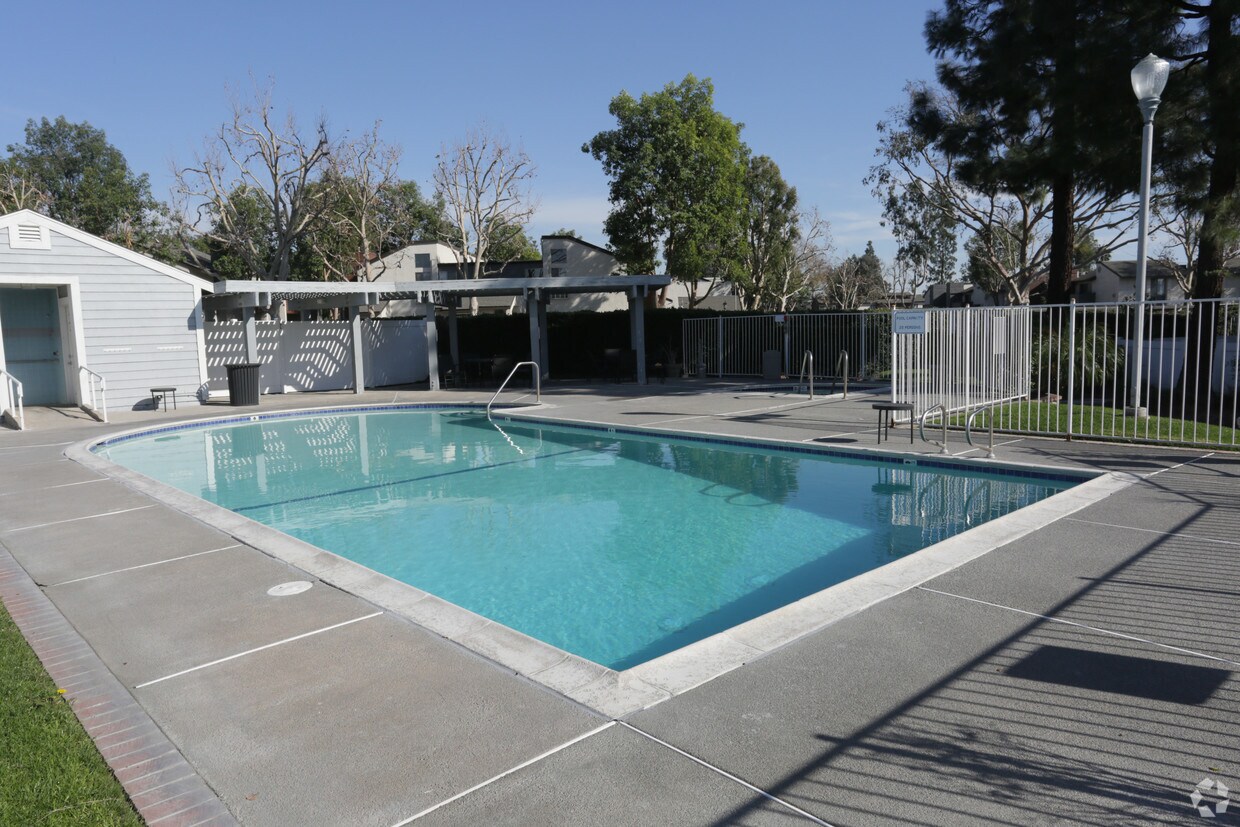 Charlmont Village Townhomes Ontario, CA