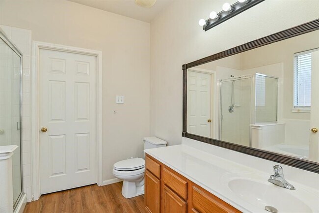 Foto del edificio - 1030 Riverwood Dr