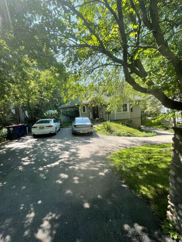 Primary Photo - 4635 Saint Paul Blvd
