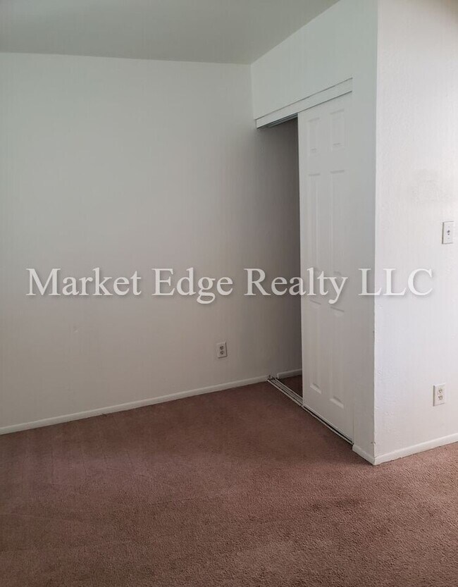 Building Photo - 1702 W Yuma St