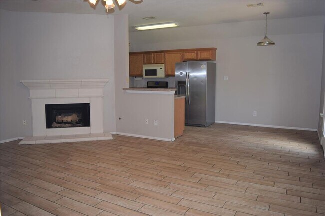 Foto del edificio - 230 Rolling Brook Dr