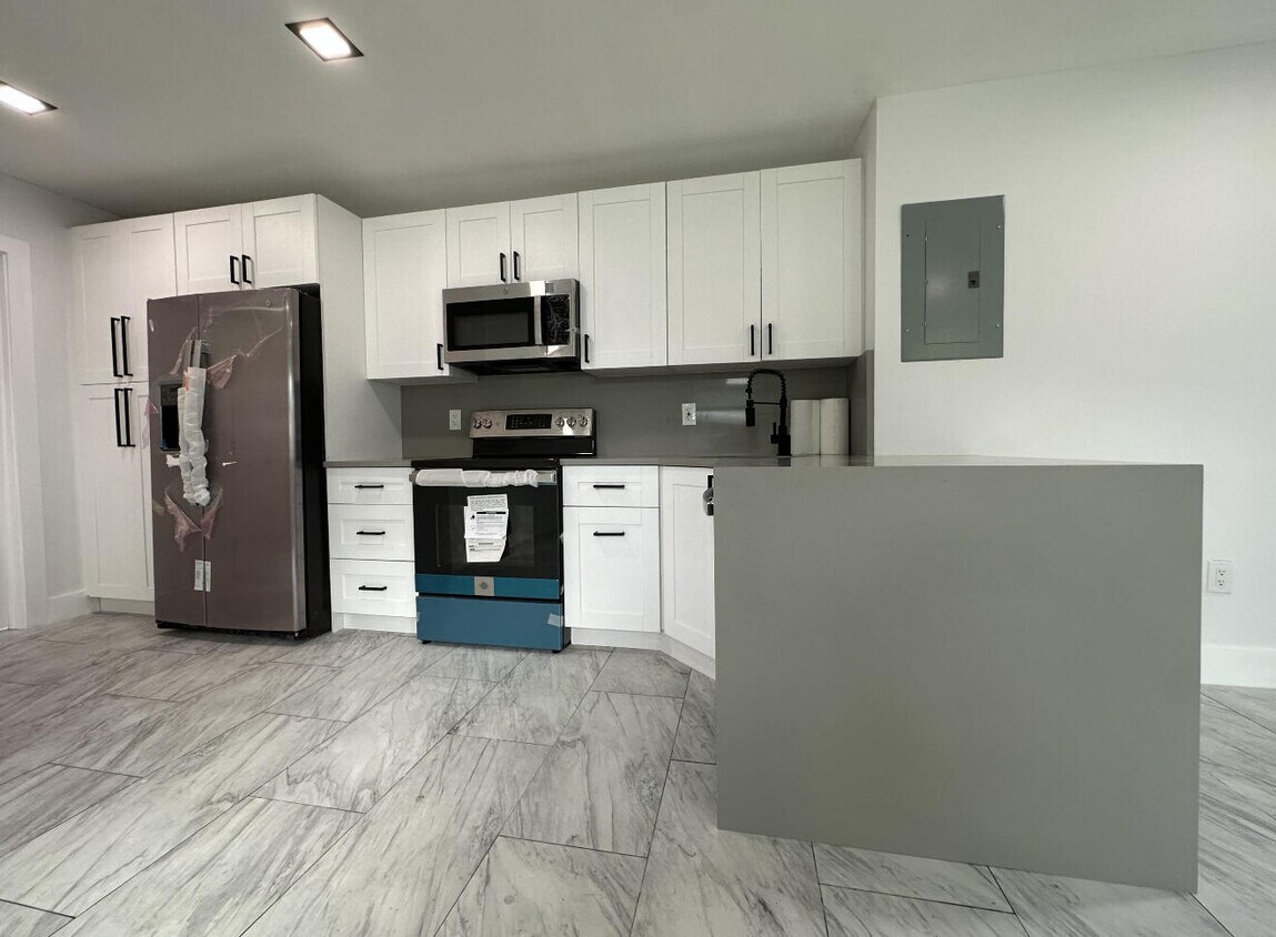 Foto principal - 707 NW 3rd Ave