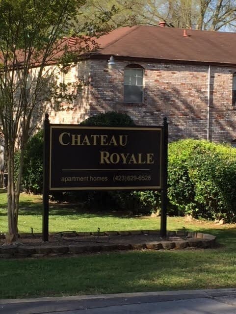 Building Photo - Chateau Royale West
