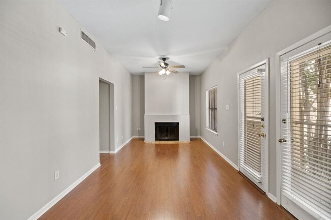 Building Photo - 712 Graham Pl