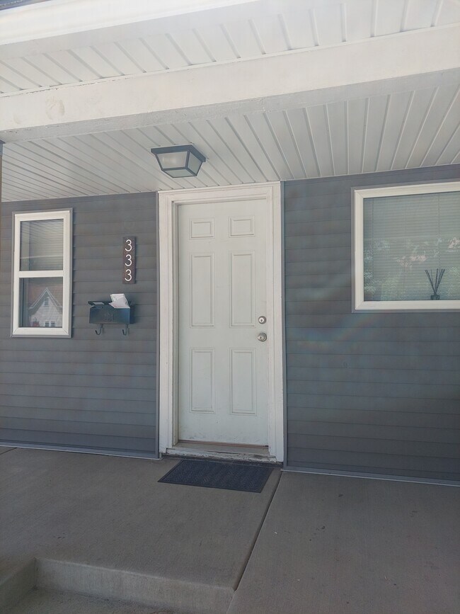 333 E Rose St, Owatonna, MN 55060 Townhome Rentals in Owatonna MN