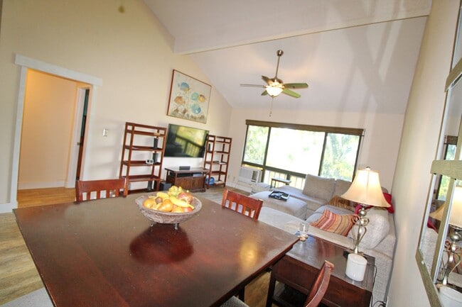 Foto del edificio - Haleakala Gardens – Top-Floor Furnished 2BR/2BA -A Couple Blocks from the Beach