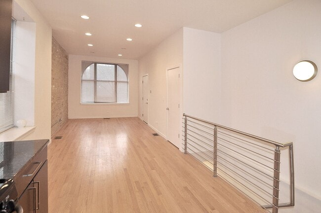 Building Photo - 649 N Wolcott Ave