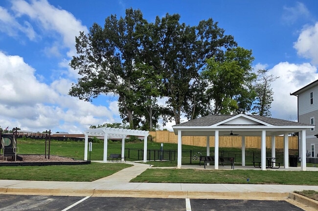 Building Photo - Heyward Park