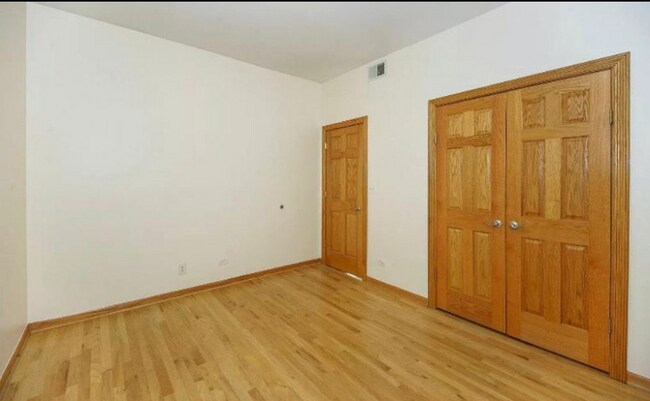 Foto del edificio - 4904 N Drake Ave