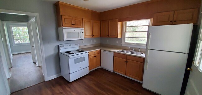 Foto del edificio - 2 Bedroom 1 Bathroom House!