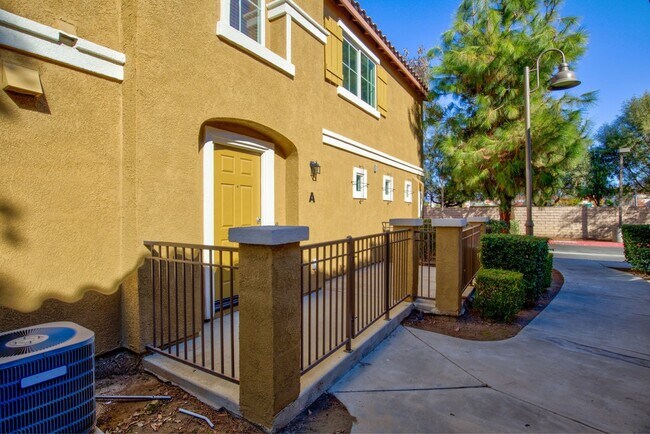 Foto del edificio - 25866 Iris Ave