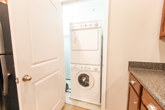 Building Photo - Echo at Forest View