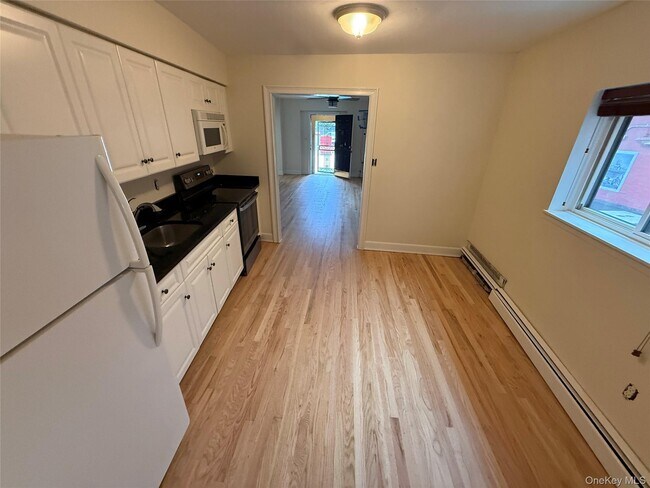 Foto del edificio - 125 Deer Park Ave