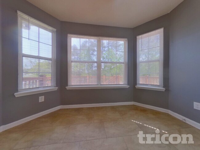 Foto del edificio - 3020 Lake Park Ct