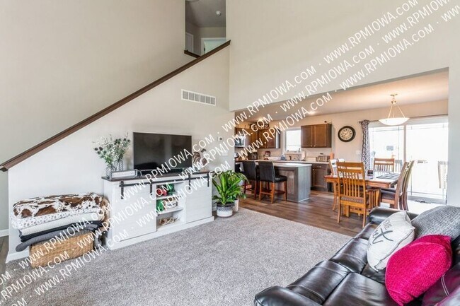 Building Photo - FINISHED BASEMENT!! 4 Bed, 2.5 Bath in Elk...