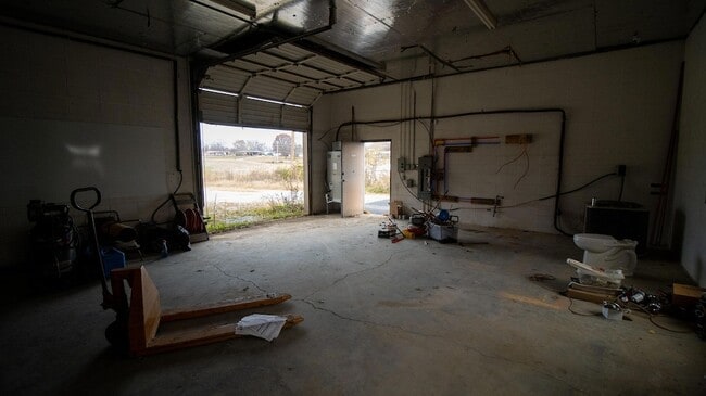 Building Photo - 6032 W Andrew Johnson Hwy