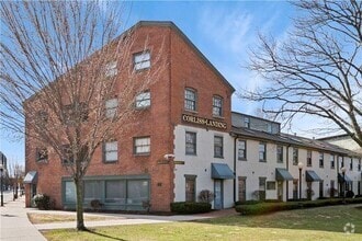 Building Photo - 555 S Water St