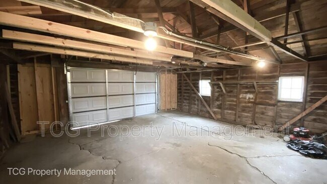 Building Photo - 316 E Norris Dr